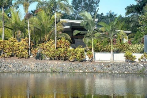 Tranquility by the Lake - Luxury Home Port Douglas House in Port Douglas