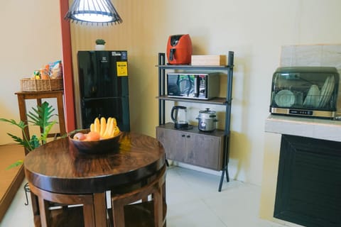 Kitchen or kitchenette, Dining area, Pets, pet friendly, kitchen, kitchen, air conditioner, air conditioner