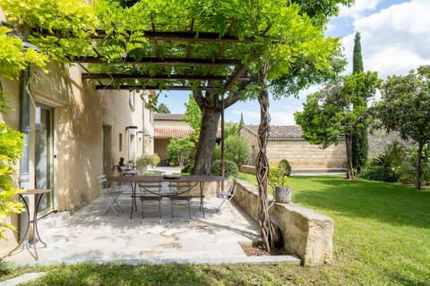 Property building, Garden, Dining area