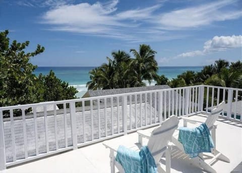 Harbour Island Haven Newly Remodeled Cottage near Pink Sands Beach Villa in North Eleuthera
