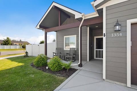 Modern Montana Getaway - All the comforts of home! House in Kalispell