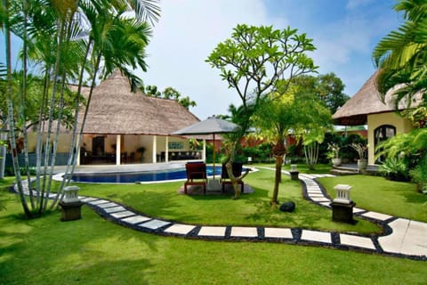 Garden view, Swimming pool, sunbed
