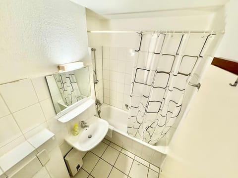 Neue 2-Zimmer-Wohnung für 3 Gäste mit Balkon Apartamento in Wolfsburg