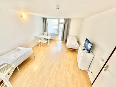 Neue 2-Zimmer-Wohnung für 3 Gäste mit Balkon Condo in Wolfsburg