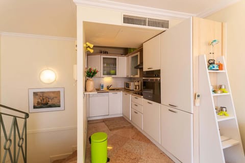 Kitchen or kitchenette, minibar, pet friendly, stove