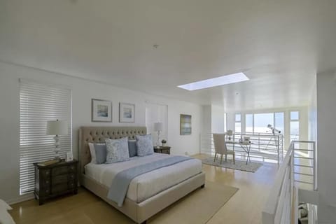 Marina Del Rey 3 Bedrooms Beach Front Apartment Condo in Marina del Rey