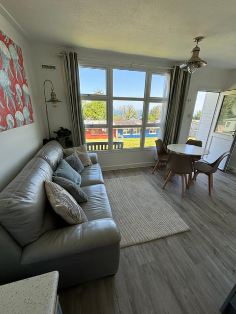 Serene Sea Valley House in Bideford Bay Holiday Park