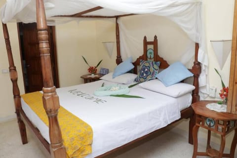 Beachfront 2 bedroom villa in resort with Pool & Spa Condominio in Malindi