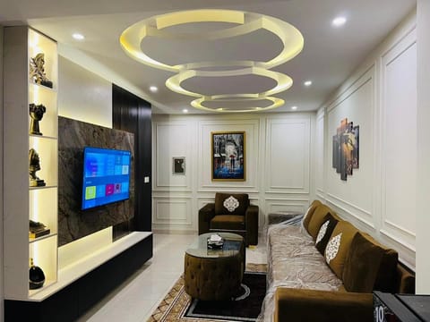 Luxury 1-Bed Apartment Bahria Condo in Lahore
