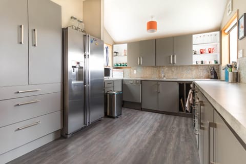 Kitchen or kitchenette, dishwasher, minibar, pet friendly, stove