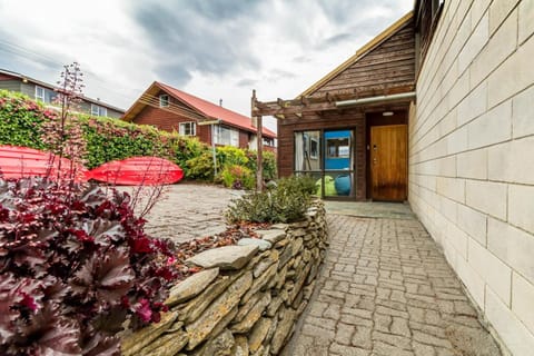 Property building, Facade/entrance, Garden, Garden view