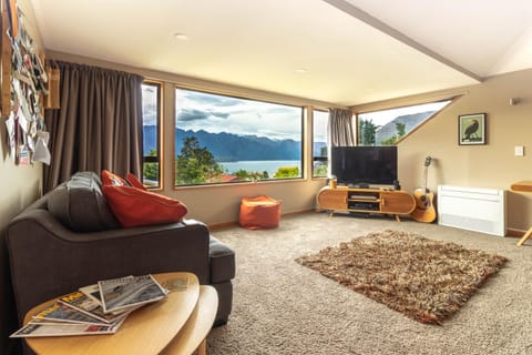 Communal lounge/ TV room, Natural landscape, Living room, Seating area, Lake view, Mountain view