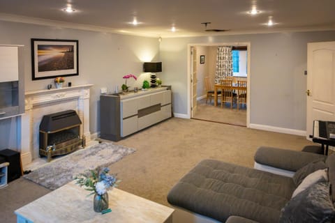 Enjoy a Luxury & Peaceful 4B-2B Home In Addingham House in Addingham