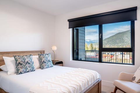 Drop in Condo by Revelstoke Vacations Apartment in Revelstoke