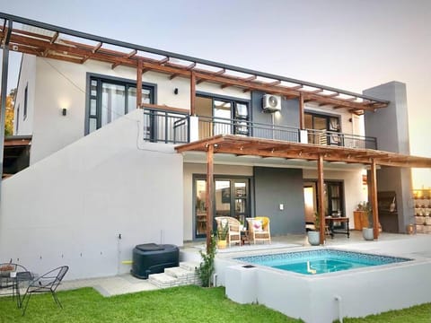 Cape Winelands Mountain View Getaway Villa in Stellenbosch