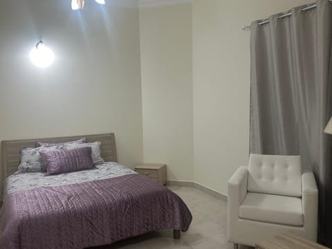 Room in villa king bed master for girls or family Vacation rental in Al Sharjah