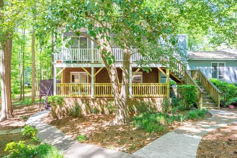 Cozy on Carmichael Apartment in Cary