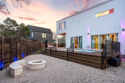 Chic 4BR Pool House - Steps to South 1st Street Casa in Austin