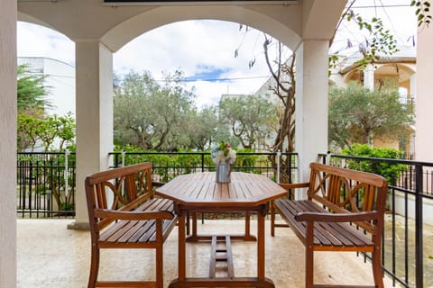 Garden, View (from property/room), Dining area