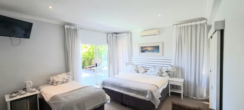 Finchley Guesthouse Bed and Breakfast in Camps Bay