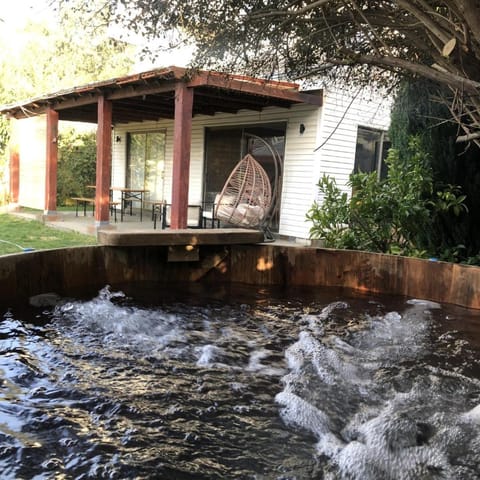 CasaPingueral 10Perso CercaPlaya TinajaConHidromasaje Piscina House in Bio Bio, Chile