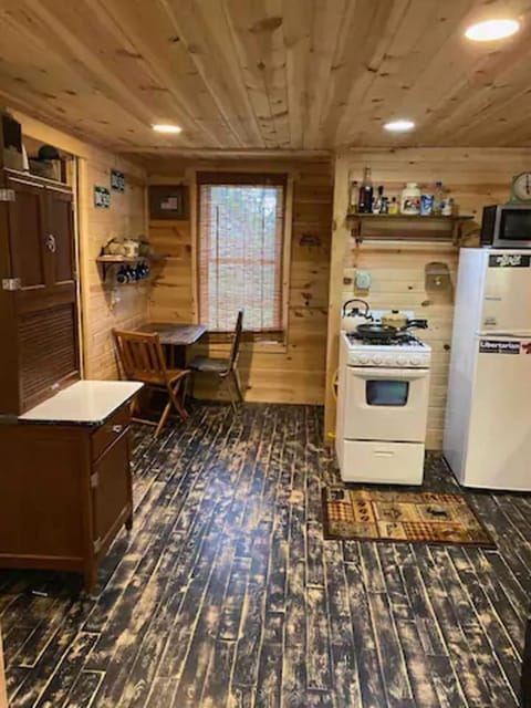 2 Bed 1 Bath Quiet Cabin Outskirts of Davenport House in Davenport