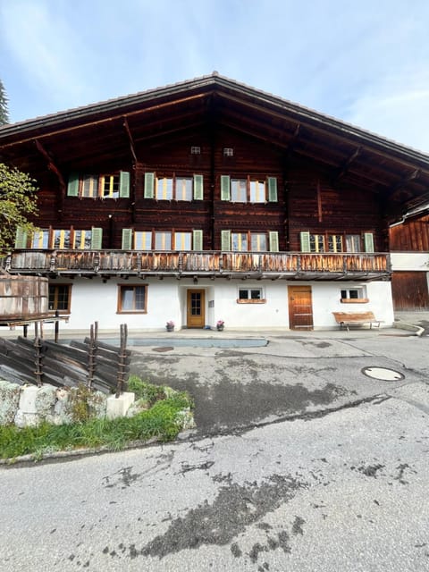 zentrale, gemütliche Wohnung im Schweizer Stil I Bergblick Condo in Adelboden
