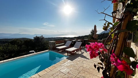 View (from property/room), Balcony/Terrace, Swimming pool, sunbed