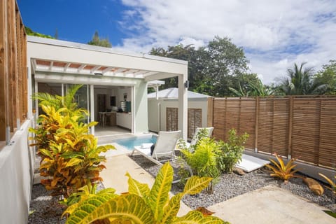 Property building, Day, Garden view, sunbed