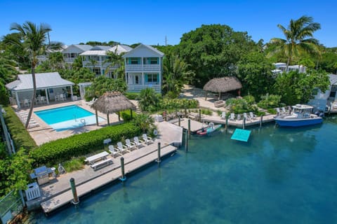 Isla Key Kiwi - Waterfront Boutique Resort, Island Paradise, Prime Location Villa in Upper Matecumbe Key