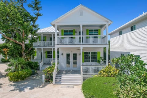 Isla Key Lime - Waterfront Boutique Resort, Htd Pool, Dock, Walkable Villa in Upper Matecumbe Key