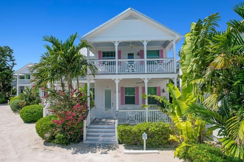 Isla Key Lychee - Waterfront Boutique Resort, Island Paradise, Prime Location Villa in Upper Matecumbe Key