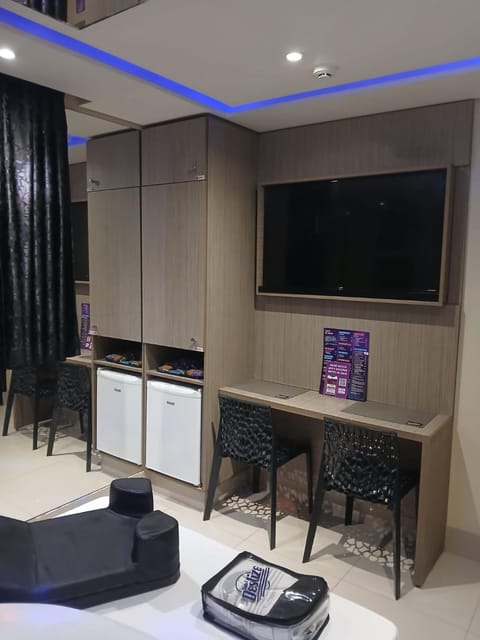 Bathroom, TV and multimedia, Dining area