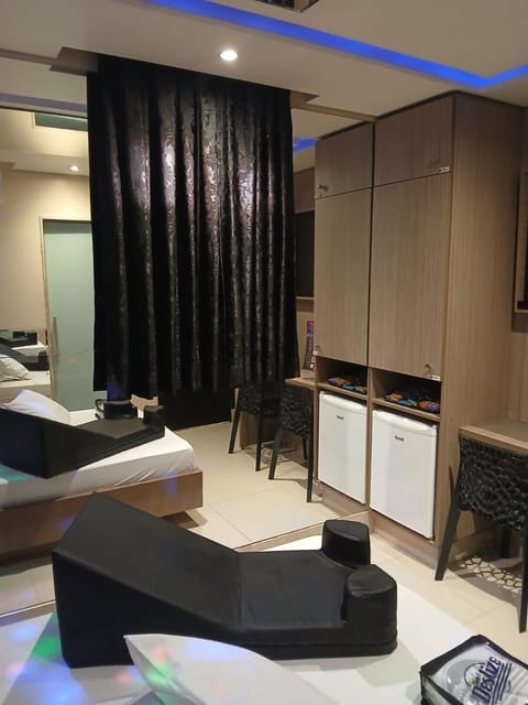 Bed, TV and multimedia, Kitchen or kitchenette, Dining area, Bedroom, minibar