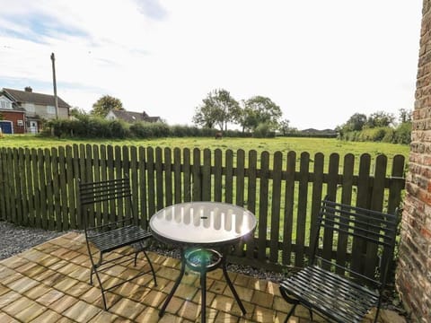 Decca cottage is Cheerful one bedroom cottage House in Borough of Harrogate