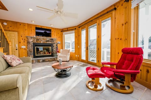 Sunset Kisses- Beachfront Luxury vacation rental House in South Haven