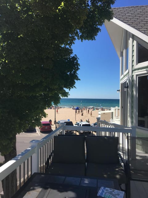 Sunset Kisses- Beachfront Luxury vacation rental House in South Haven