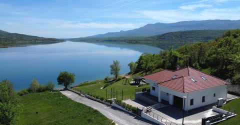 Property building, Natural landscape, Garden, Lake view, Mountain view