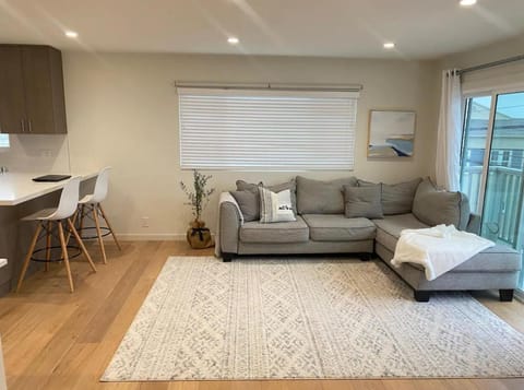 2 Bed 2 bath with parking near downtown MB House in Manhattan Beach