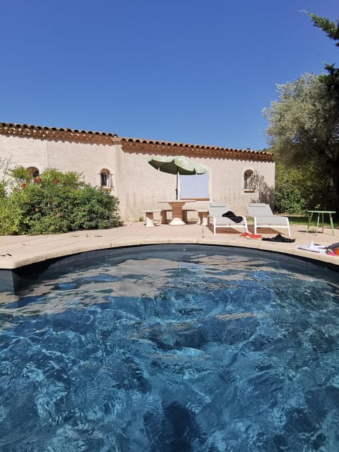 Swimming pool, sunbed