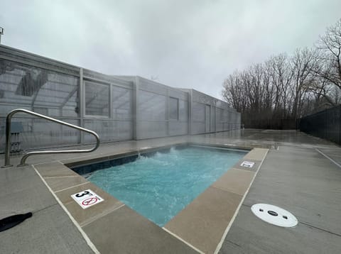 'Woodhaven Hideaway' indoor pool, hot tub Casa in South Haven