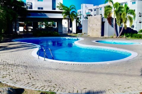 luxurious 3 bedroom apt w pool Condo in Gurabo