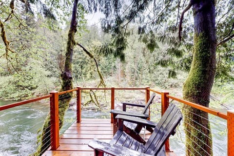 Sandy River Cabin Hotel in Clackamas County