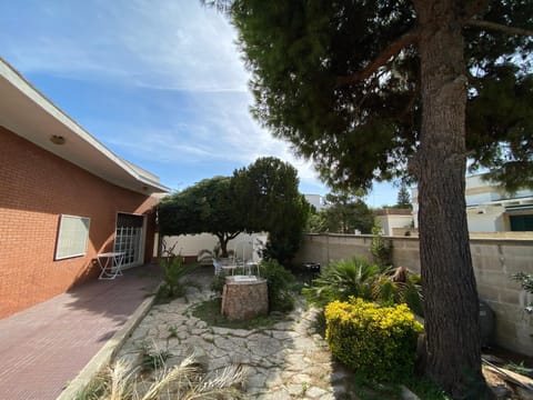 Property building, Day, Garden, Garden view