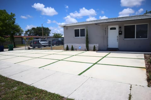 The place to Be House in Miami Gardens