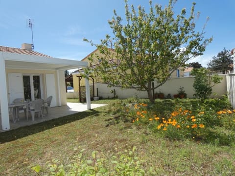 Maison lumineuse avec jardin près de la plage - 2 chambres, animaux acceptés, WIFI, parking - FR-1-540-286 House in Notre-Dame-de-Monts