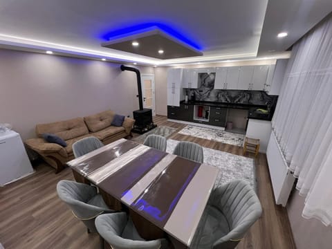 TV and multimedia, Kitchen or kitchenette, Living room, Seating area, Dining area