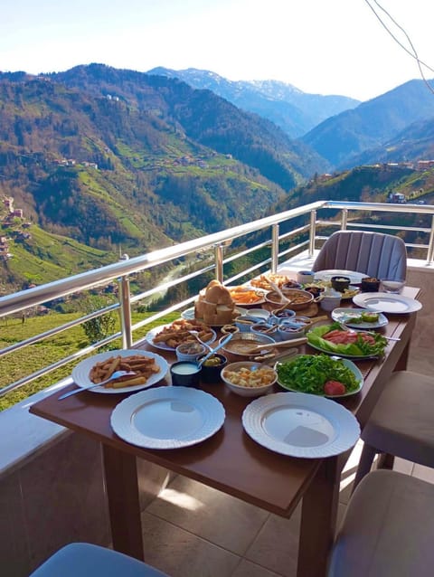 Day, Natural landscape, View (from property/room), Balcony/Terrace, Food and drinks, Dining area, Food, Mountain view