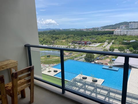 Lovely 3 bedrooms condo with pools & sunset view Condo in Kota Kinabalu