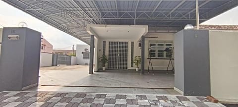 Ipoh Garden East Homestay by Grab A Stay House in Ipoh